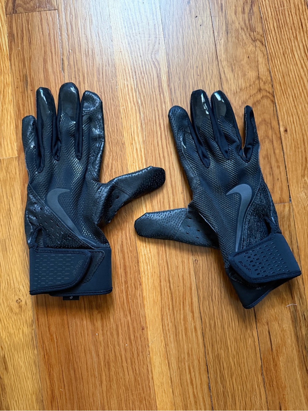 NWOT  Nike Black Gloves